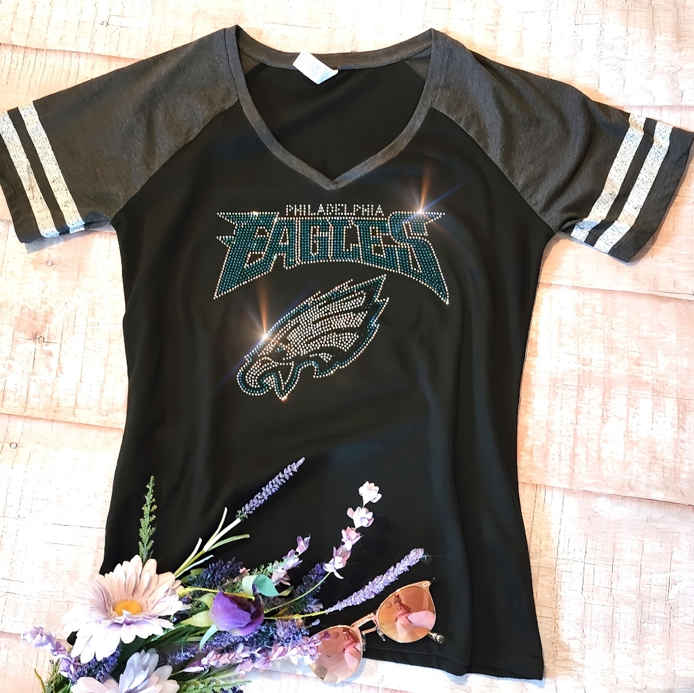 New Philadelphia Eagles Women's V-Neck Relaxed T-shirt all sizes - Picture 4 of 4